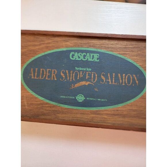 Vintage Cascade Alder Smoked Salmon Wooden Advertising Box - Picture 2 of 5